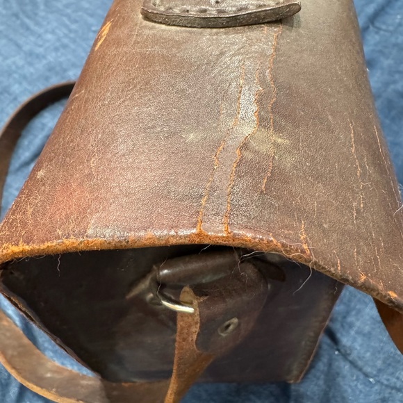 Brown Vintage Leather Briefcase with Adjustable Strap and Buckle Closure - Picture 5 of 14